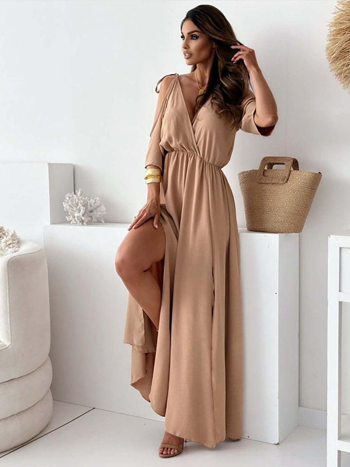 Perla – Elegantes Kleid mit V-Ausschnitt und Seitenschlitz