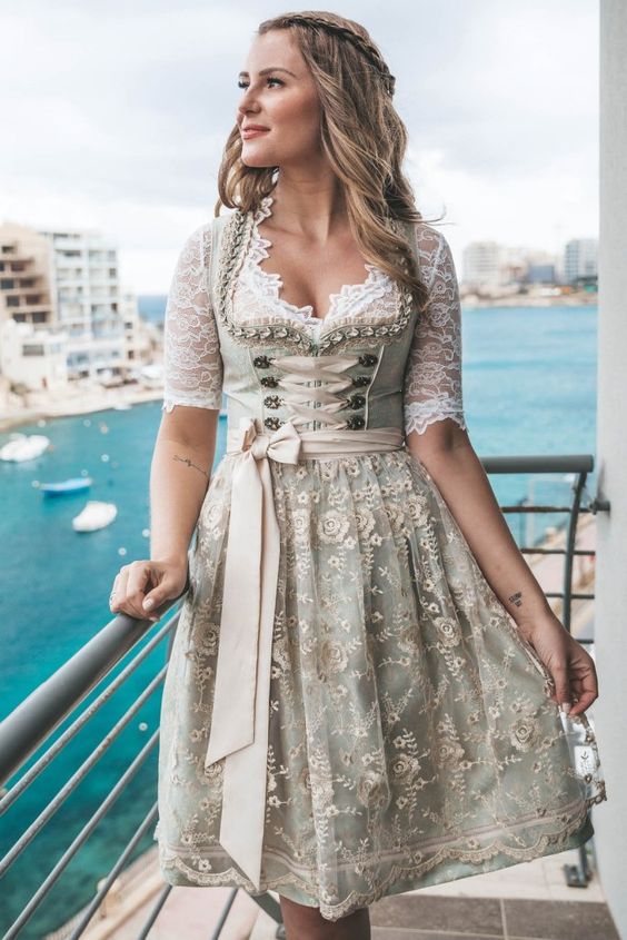 MALINY - Einzigartige Tracht für Damen mit Schürze und Bluse